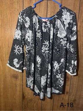 SJS Women’s Small Black White Floral Peasant Tunic Top Pom Pom Trim Boho